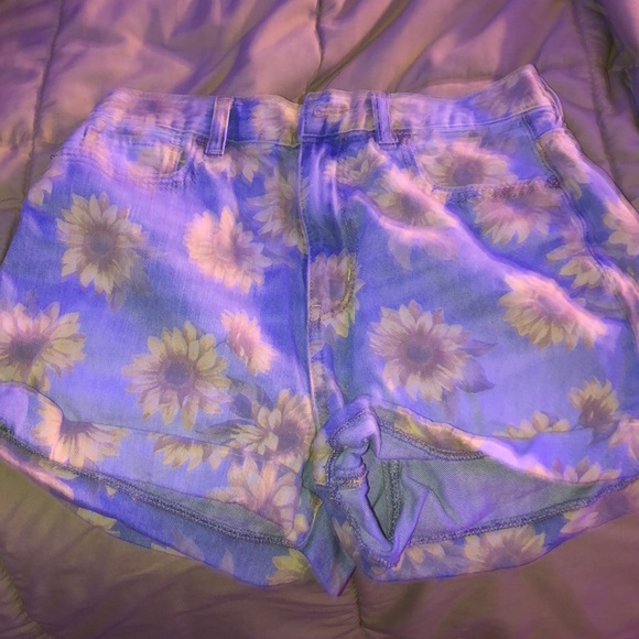 clothes - Picture 2 of 10